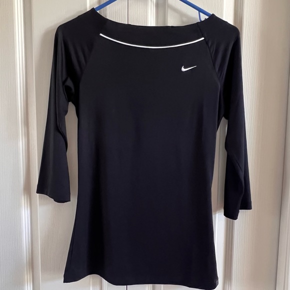 3/$25.00 🛍 NIKE Dri Fit Fitness Top - Picture 1 of 4